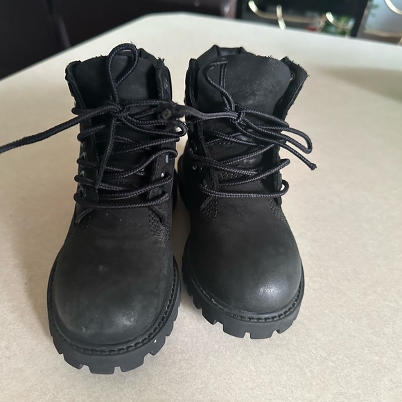 Boots - Picture 3 of 5